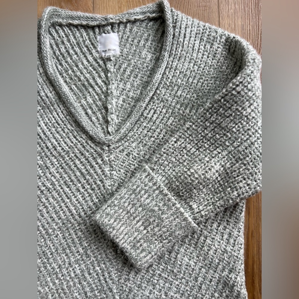 Rue Stiic Wool Blend V Neck Cuffed Bohemian Classic Knit Sweater Gray Size XS